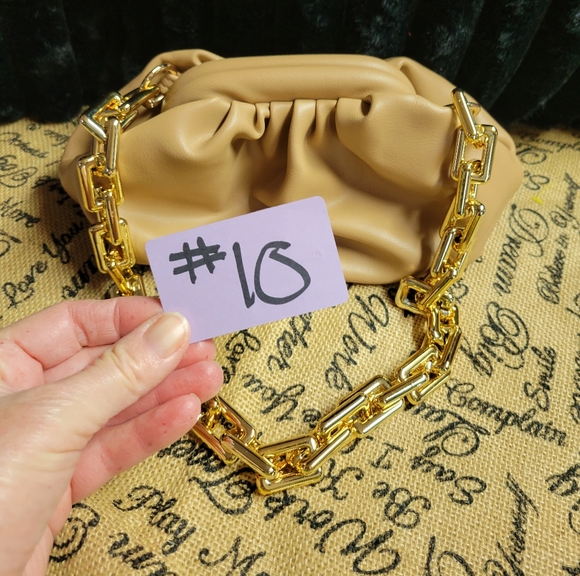 Faux leather beige bag with gold plastic chain handle - Picture 5 of 8